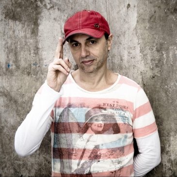 Zeca Baleiro abre temporada de shows do projeto Seis e Meia