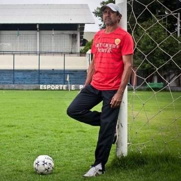 O jogador Sima pelo jornalista esportivo Buim