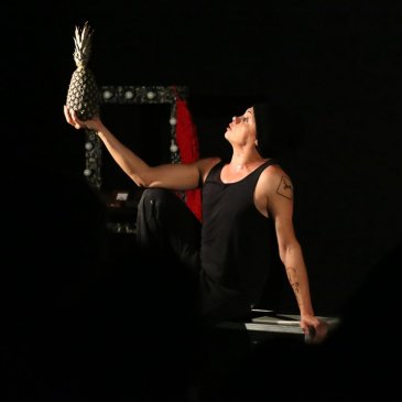 “Confluências do Teatro Brasileiro”: espetáculos presenciais e online, mesas redondas e oficinas