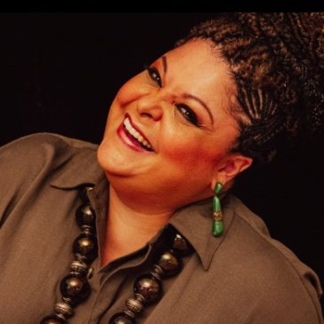 Premiada pela voz e interpretação, ela se apresenta nesta segunda (24), 20h, no Memorial Esperança Garcia