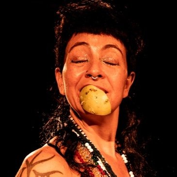 Por André Gonçalves