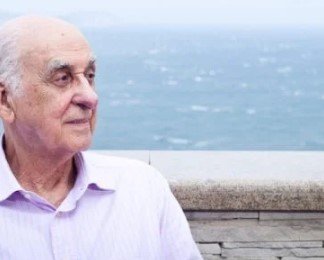Zuenir Ventura morreu nesta terça, aos 95 anos. <br />
Em 2016 Revestrés esteve na casa do jornalista <br />
e escritor, no Rio, numa conversa que se estendeu<br />
por três horas. Hoje, voltamos a essa entrevista <br />
histórica: 